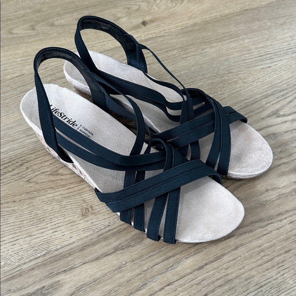 LifeStride Mallory Black Strappy Wedge Sandals EUC Size 7.5 - Picture 2 of 8